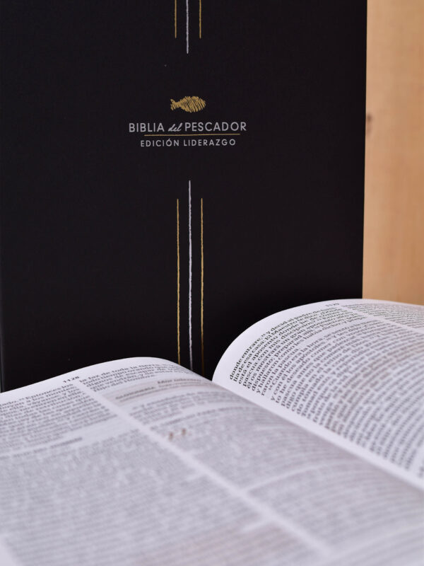 BIBLIA DEL PESCADOR NEGRO EDICION LIDERAZGO