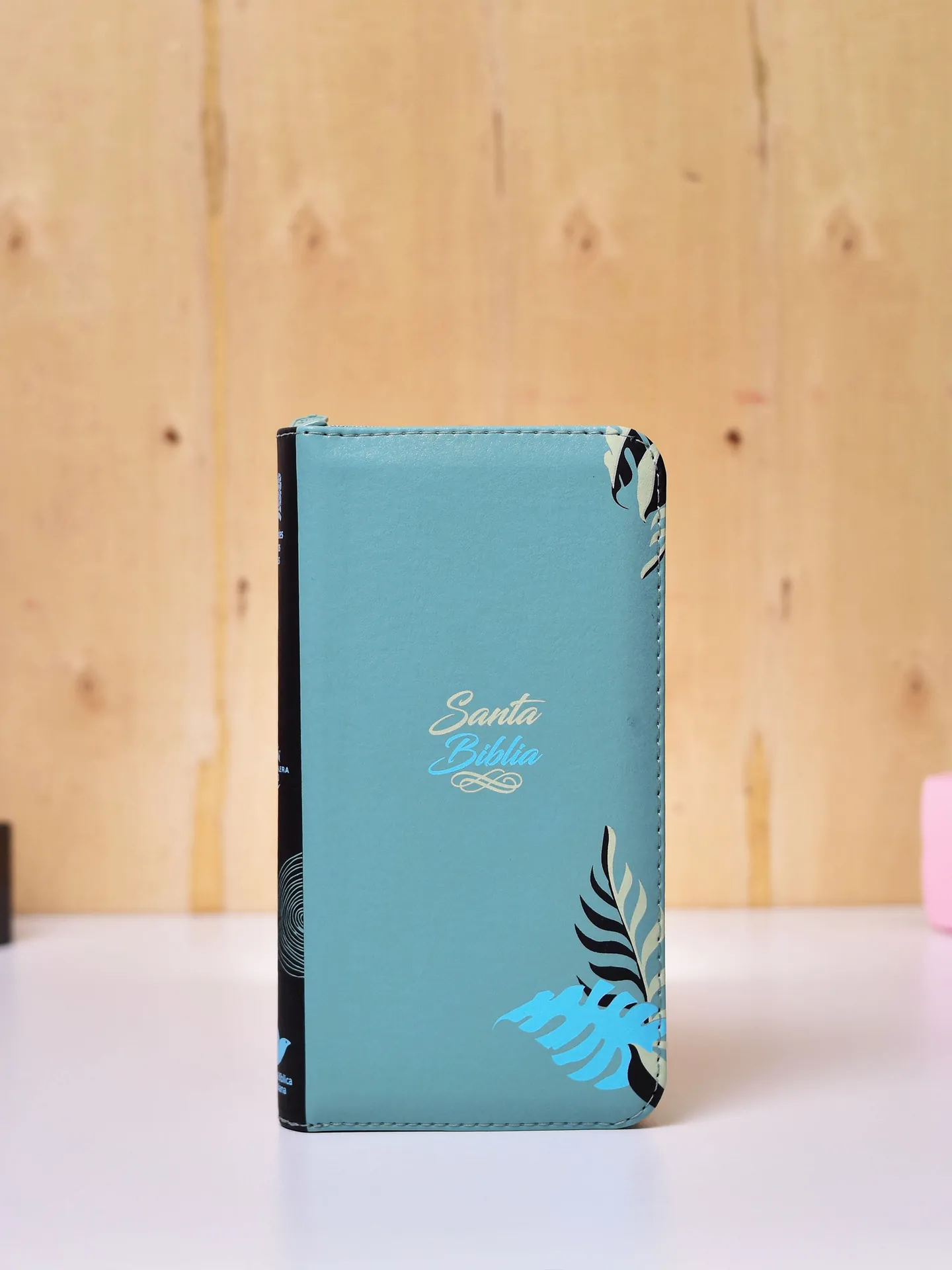 BIBLIA 035 TIPO CARTERA COLOR VERDE HOJAS INDICE CANTO PLATEADO QR