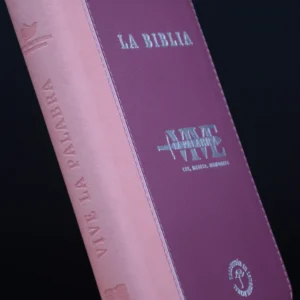 B. TLA 066 VIVE LA PALABRA LILA CANTO PLATEADO